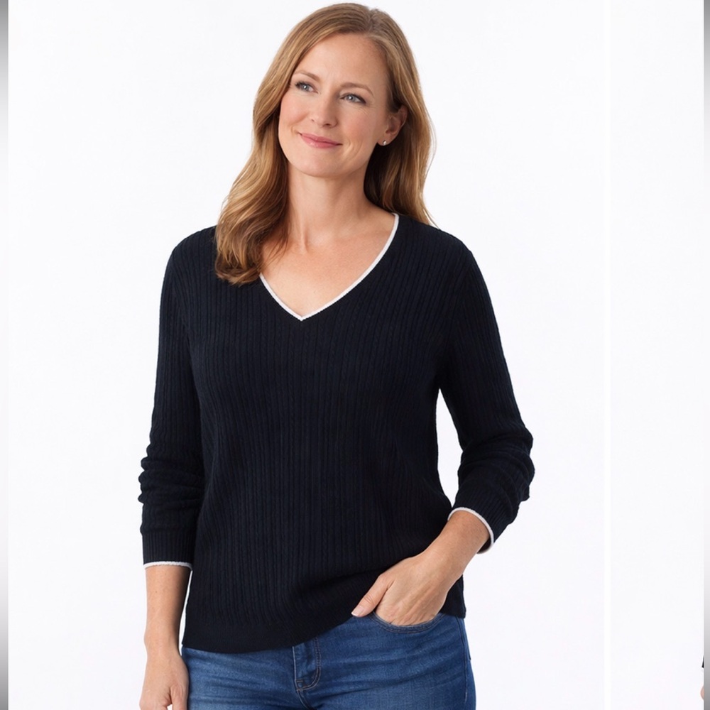 Country club chic golf tennis Women Ralph Lauren Black V Neck Cable Knit Sweater
